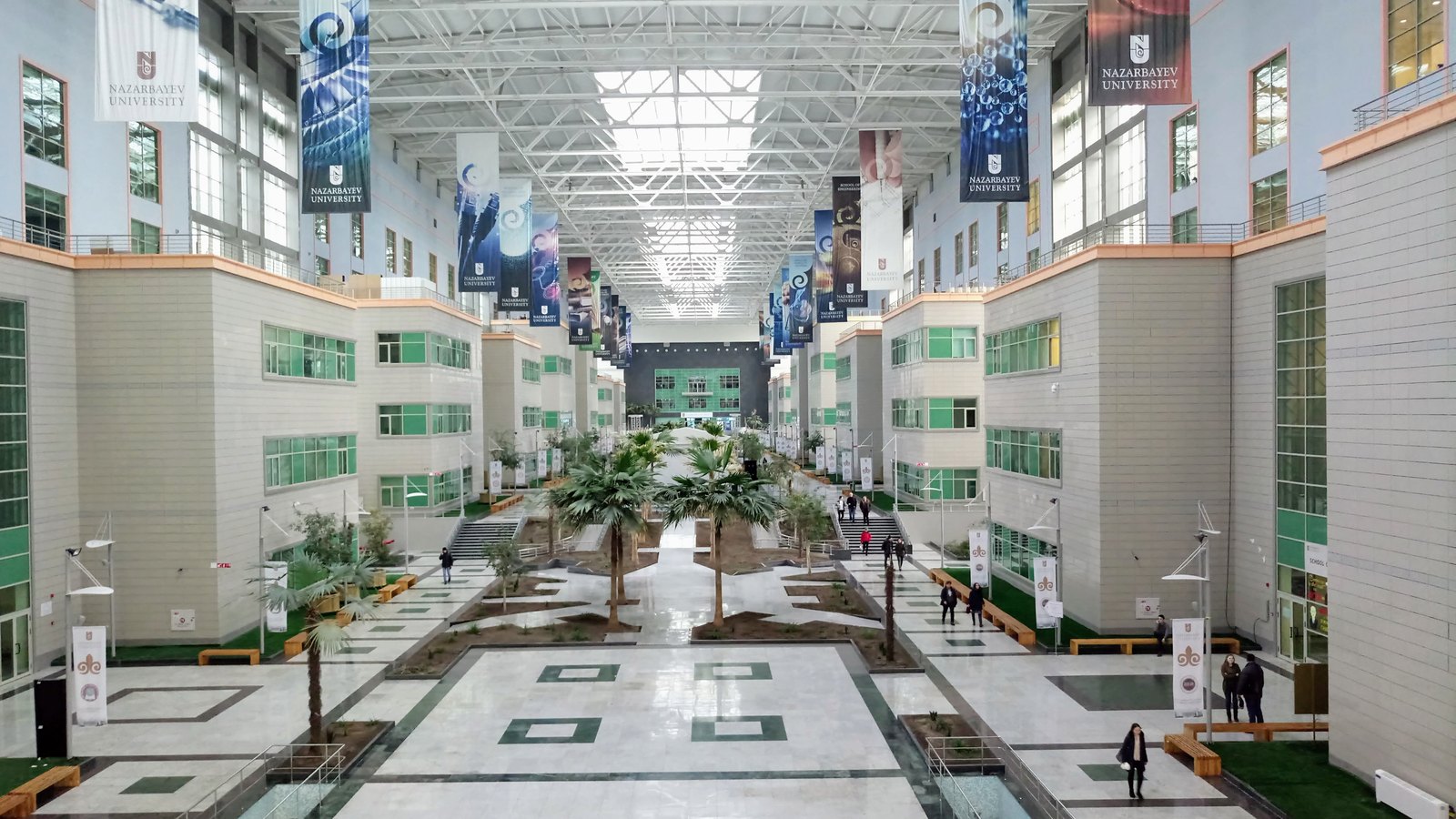 Главный атриум Nazarbayev University в Астане